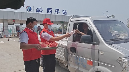 1752801117340.jpg 高速路上的“清涼驛站”.jpg